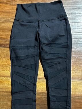Lululemon Wunder Under Zig zag mesh Dance leggings Black size 4